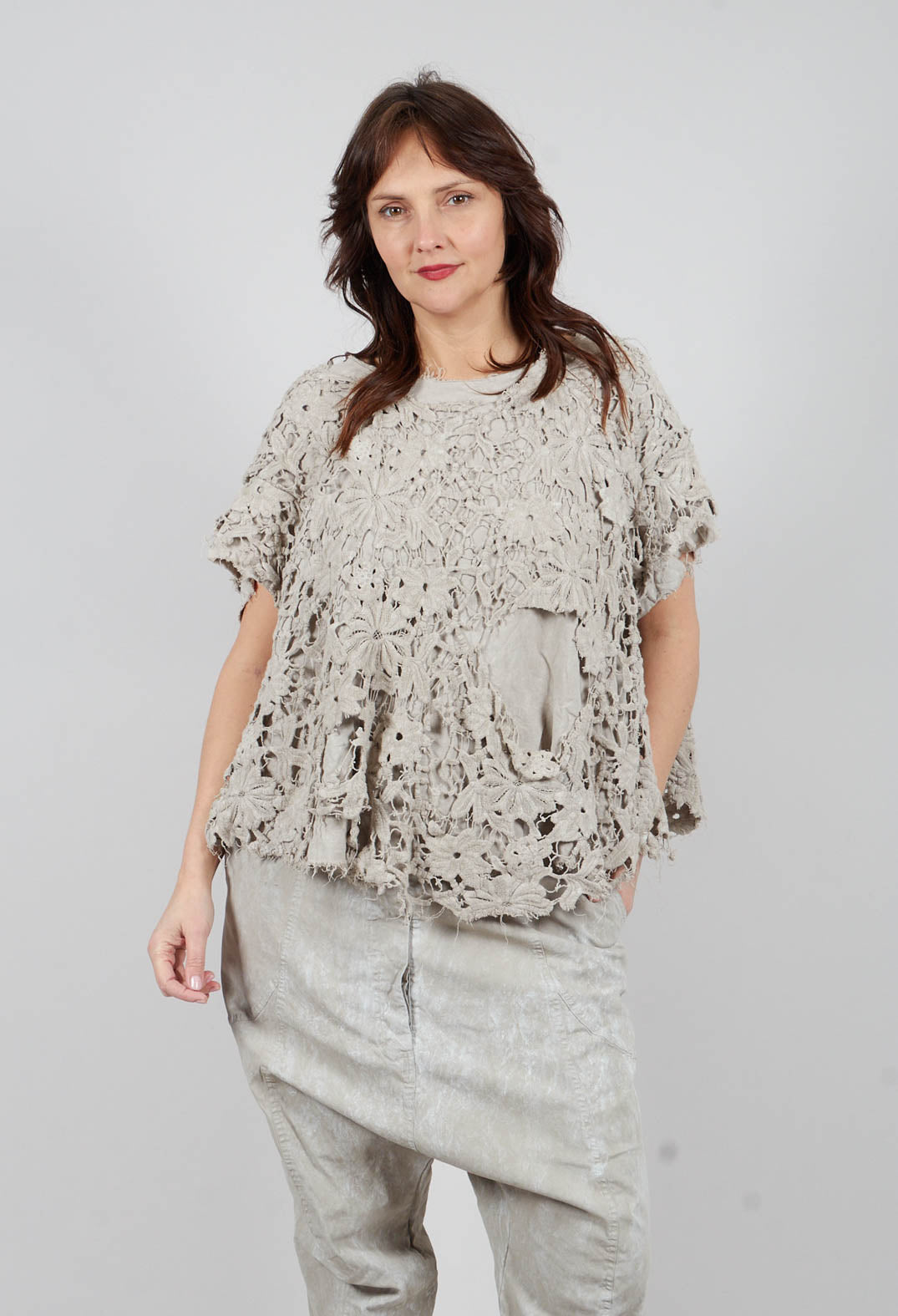 Lace T-Shirt in Linen Fog - 2090610