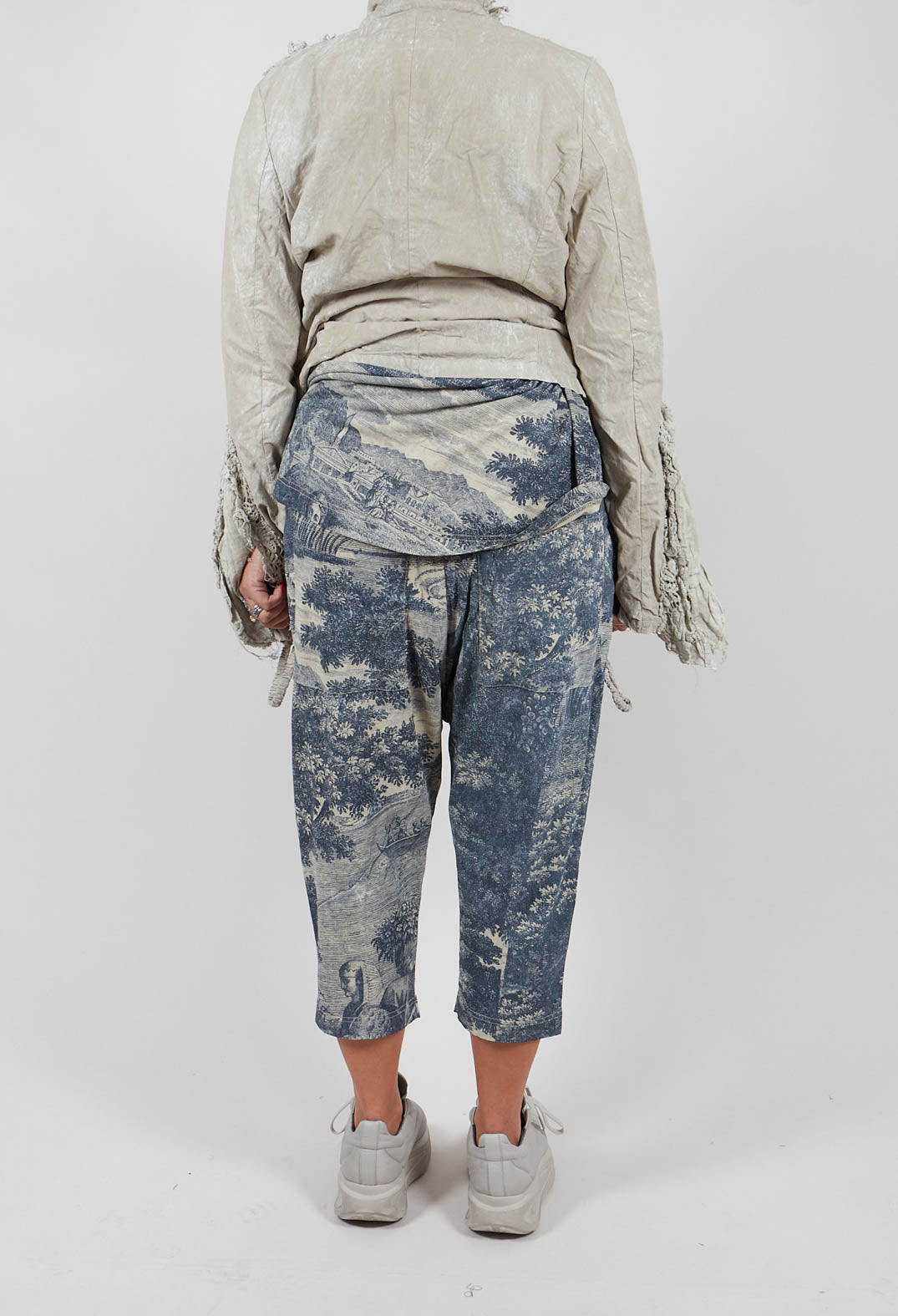 Cropped Trouser in Black Print - 2300108
