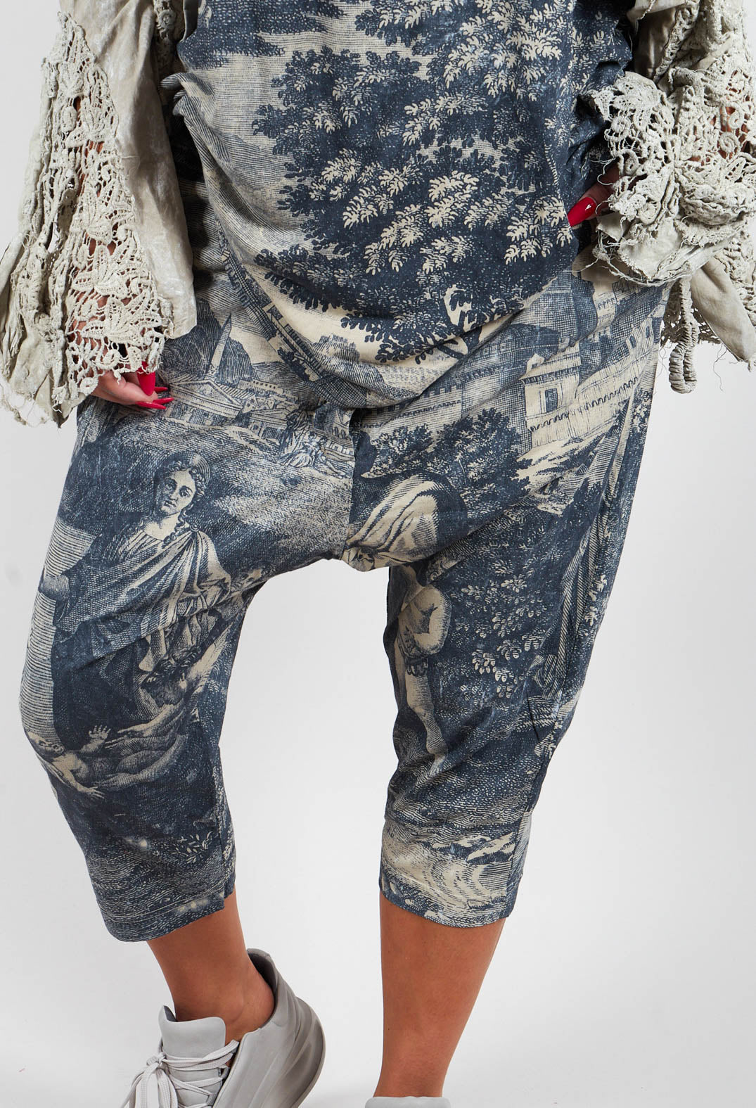 Cropped Trouser in Black Print - 2300108