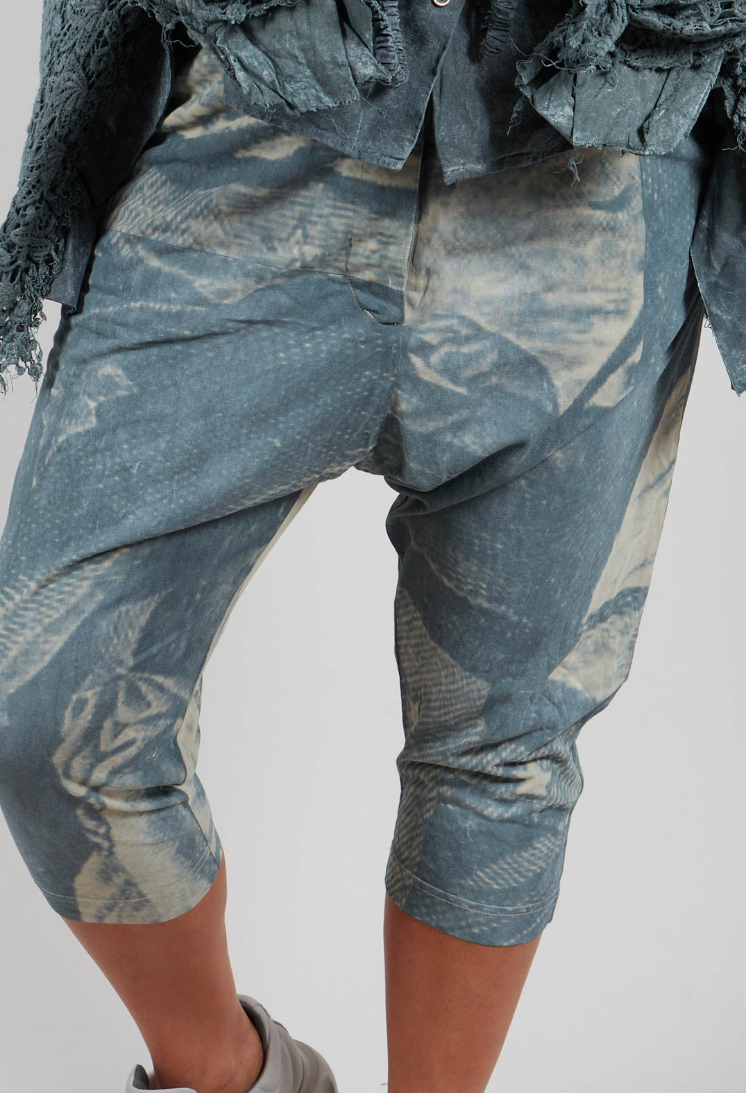 Cropped Trouser in Seaweed Print - 2300108