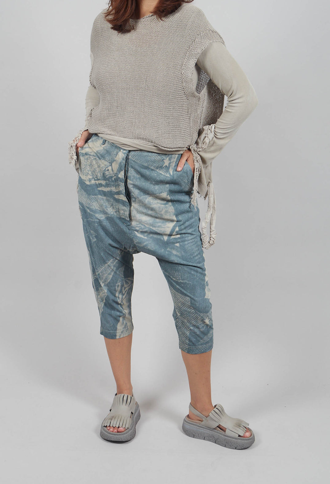 Cropped Trouser in Seaweed Print - 2300108