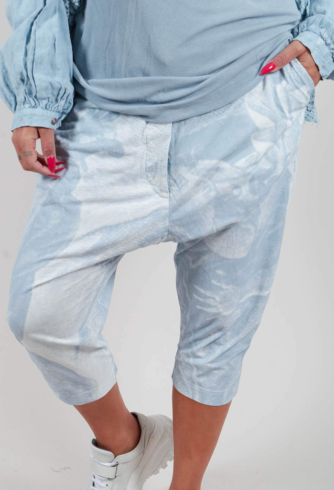 Cropped Trouser in Sky Print - 2300108