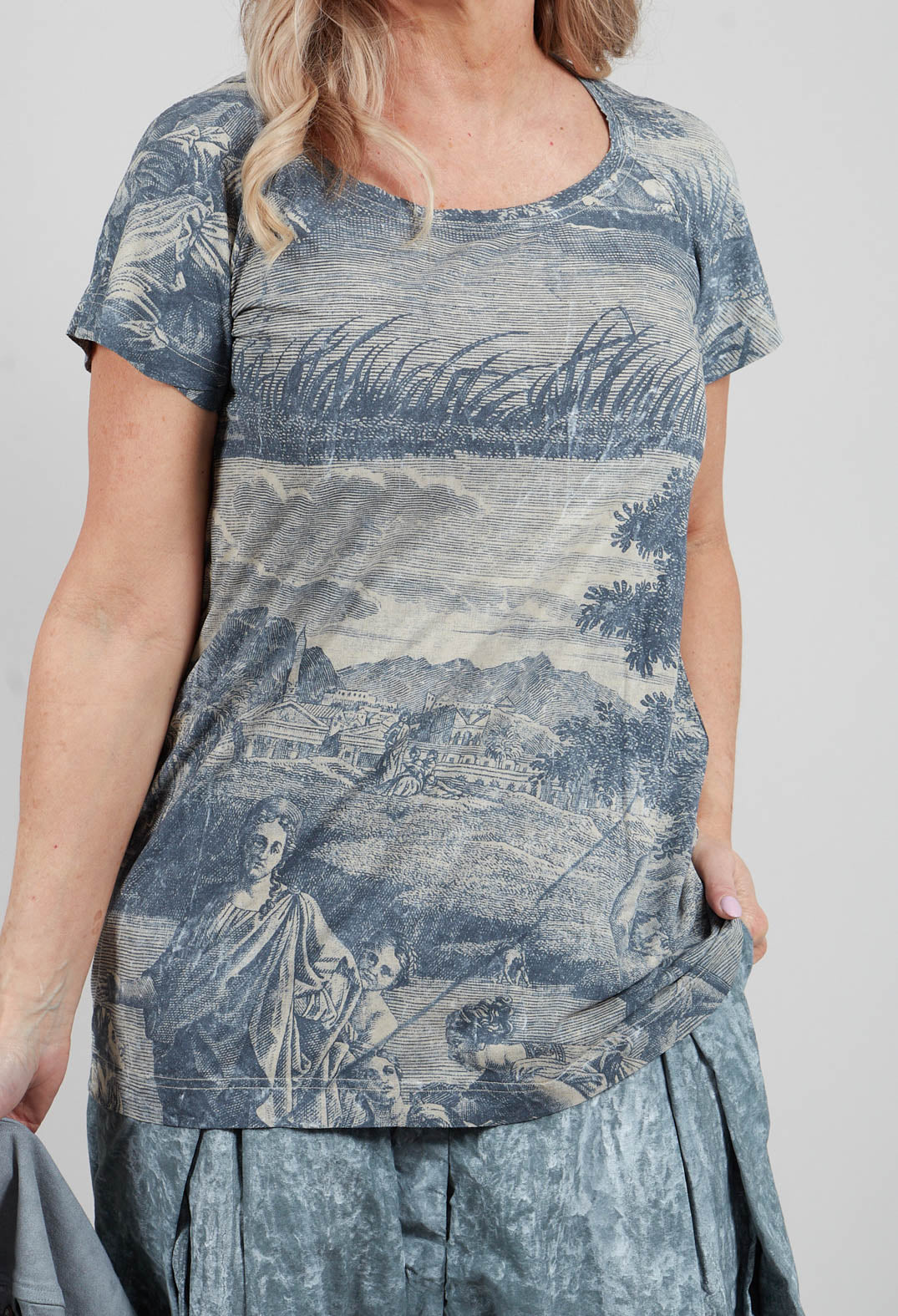 Relaxed T-Shirt in Black Print - 2300509