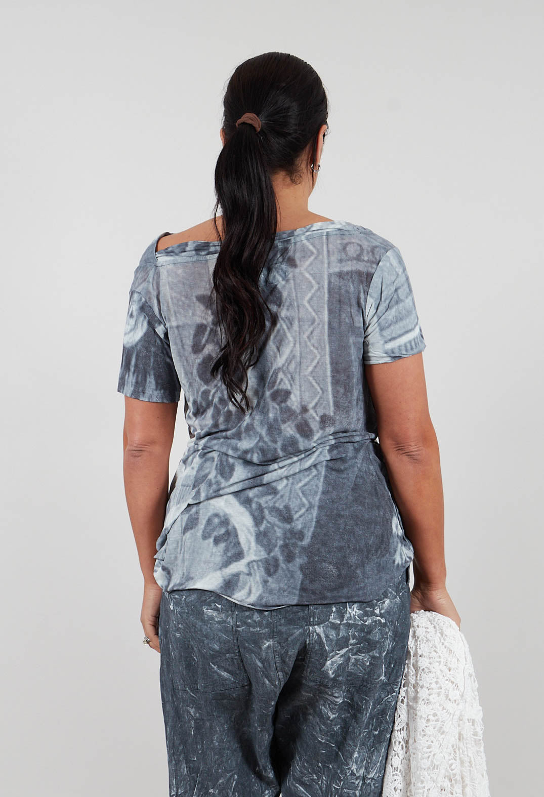 Asymmetric T-Shirt in Black Print - 2420502