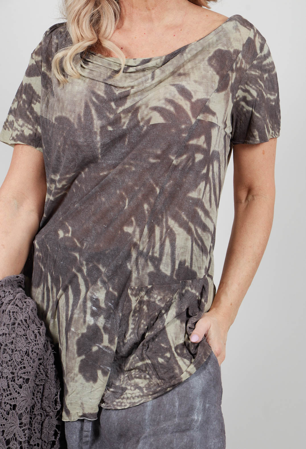 Asymmetric T-Shirt in Amber Print - 2420502