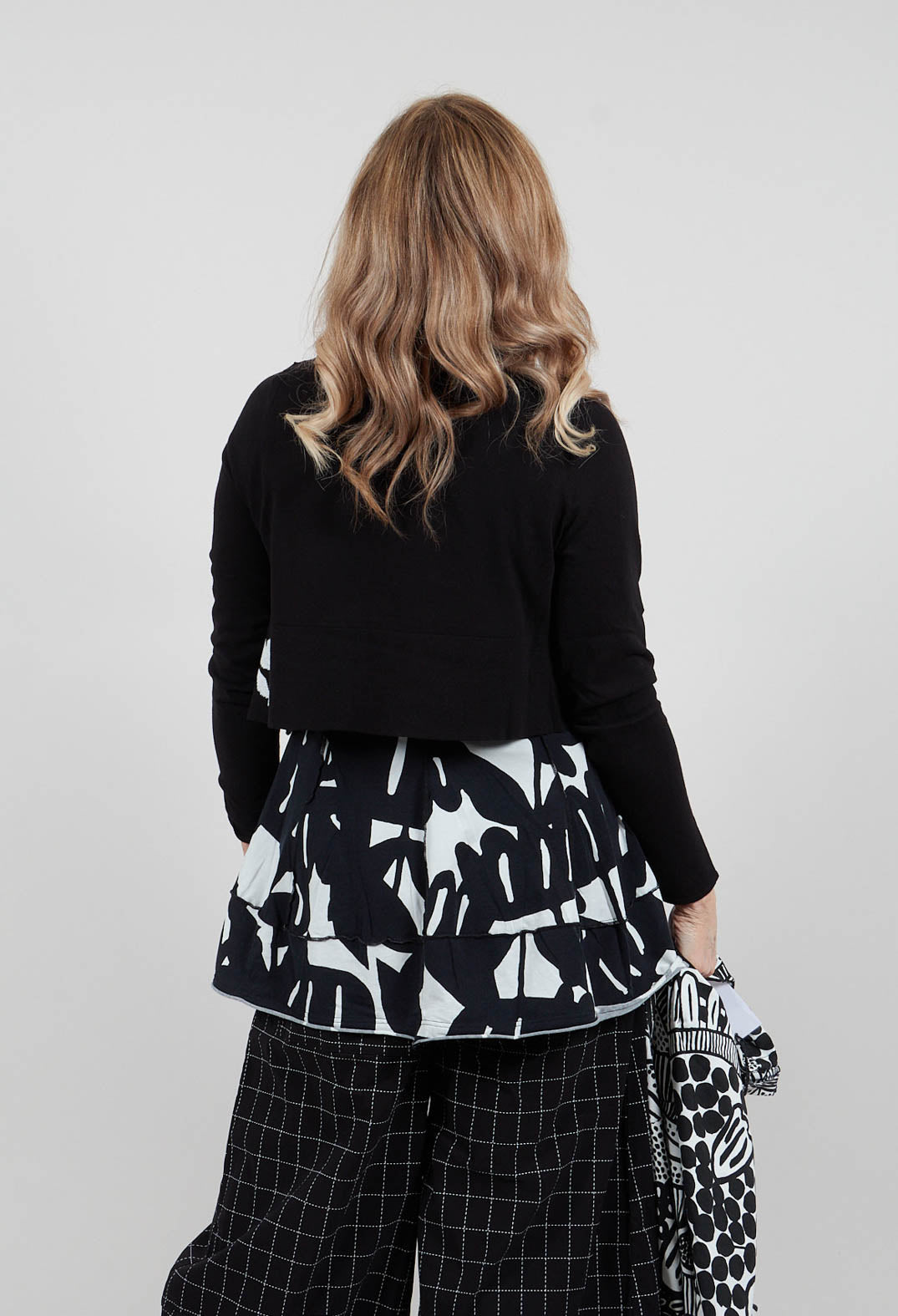 Cotton Knit Short Cardigan in Black - 3337112