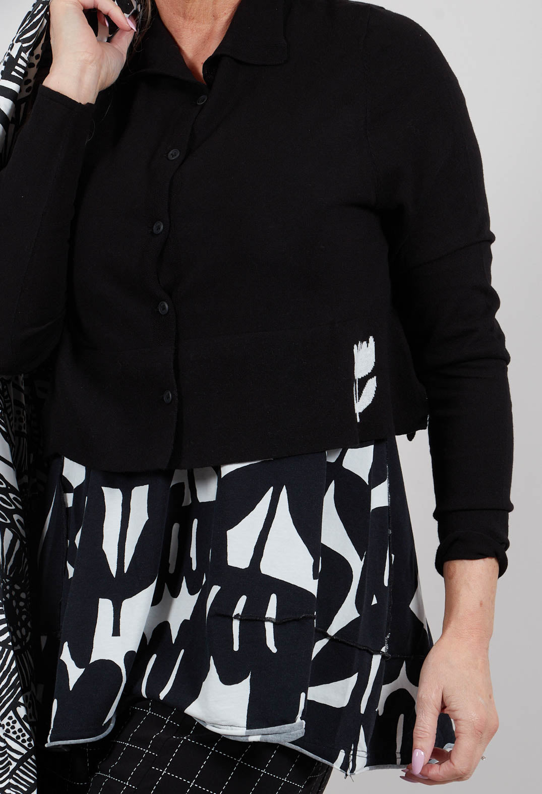 Cotton Knit Short Cardigan in Black - 3337112