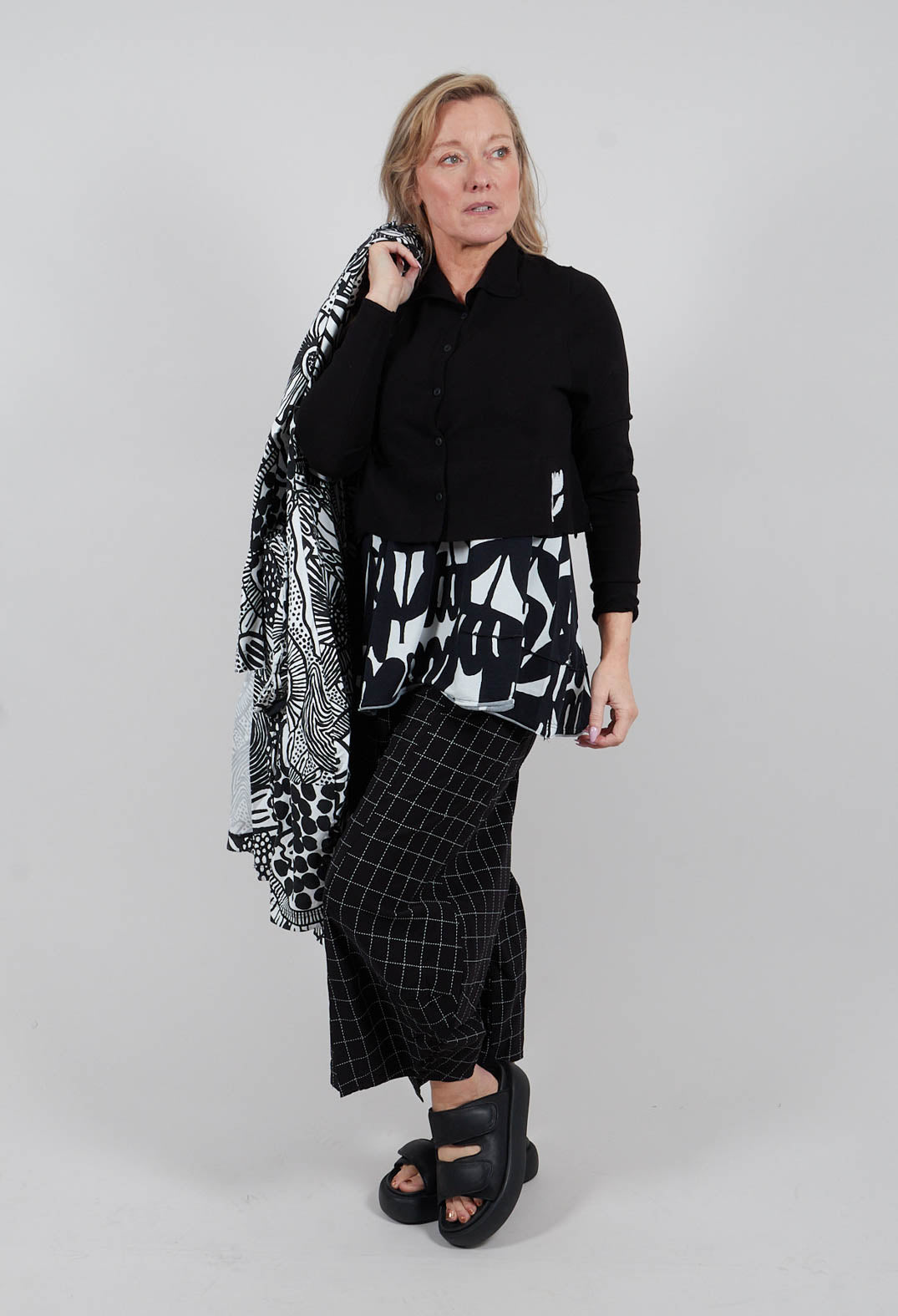 Cotton Knit Short Cardigan in Black - 3337112