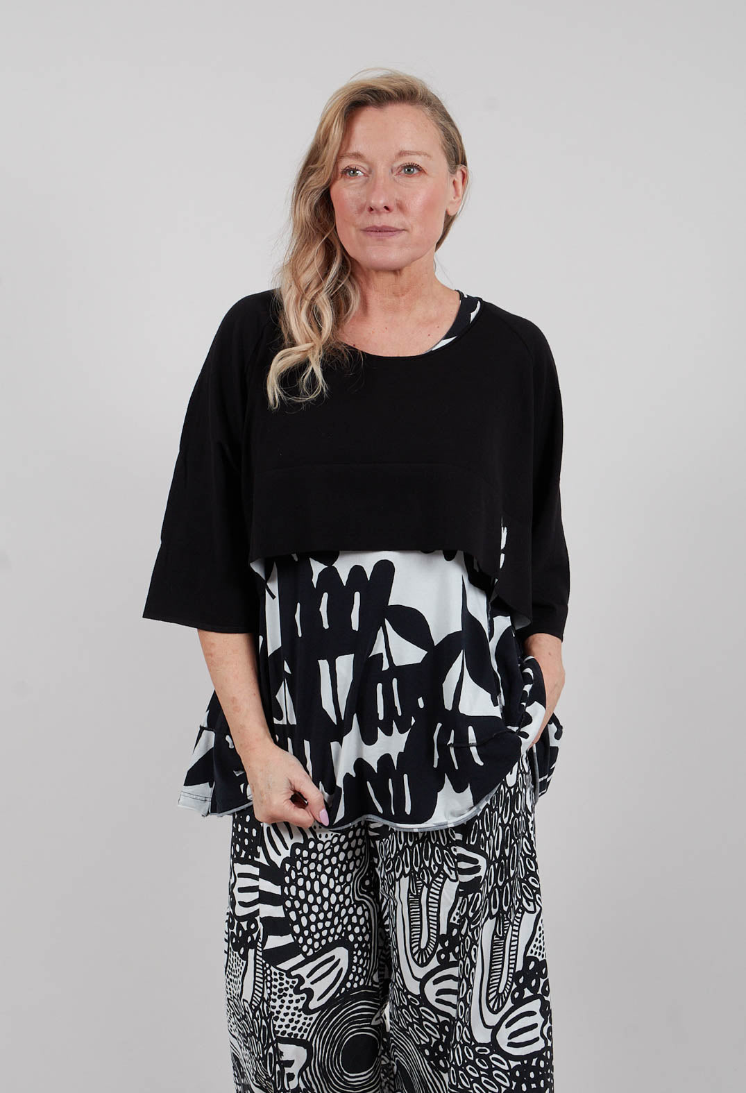 Cotton Knit Cropped Jumper in Black - 3330713