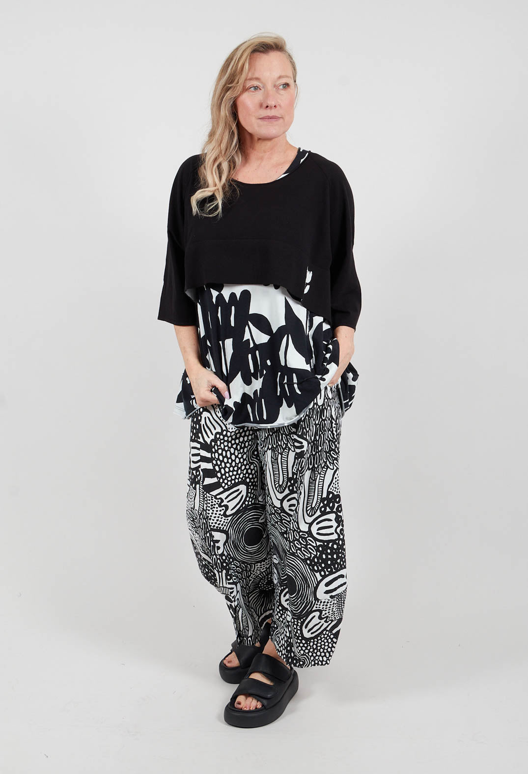 Cotton Knit Cropped Jumper in Black - 3330713