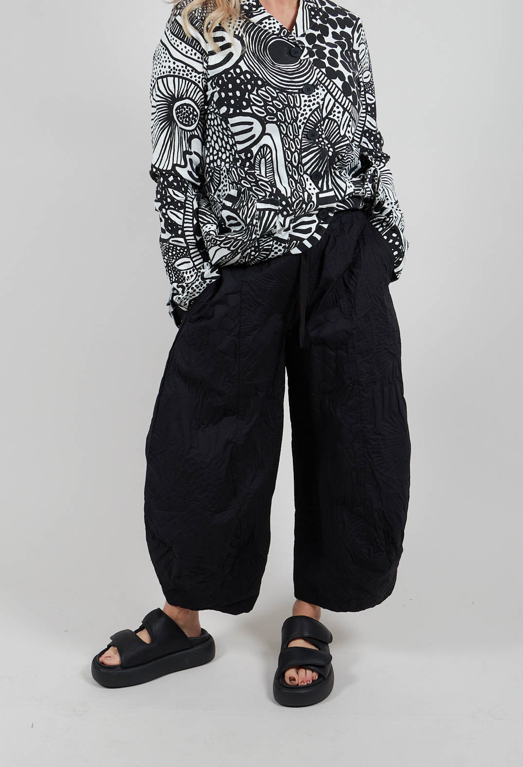 Balloon Leg Trousers in Black Poplin Print - 3420104
