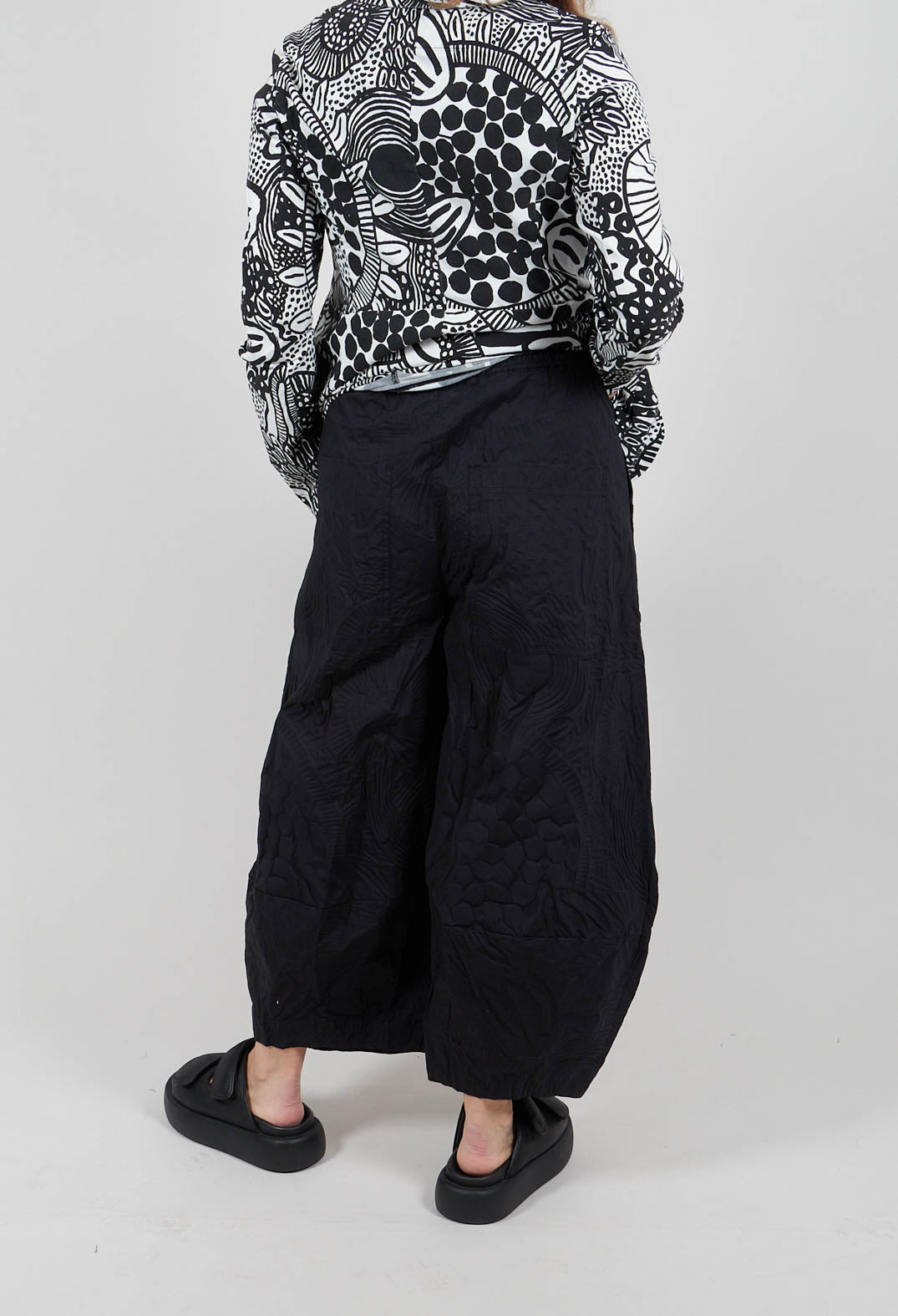 Balloon Leg Trousers in Black Poplin Print - 3420104