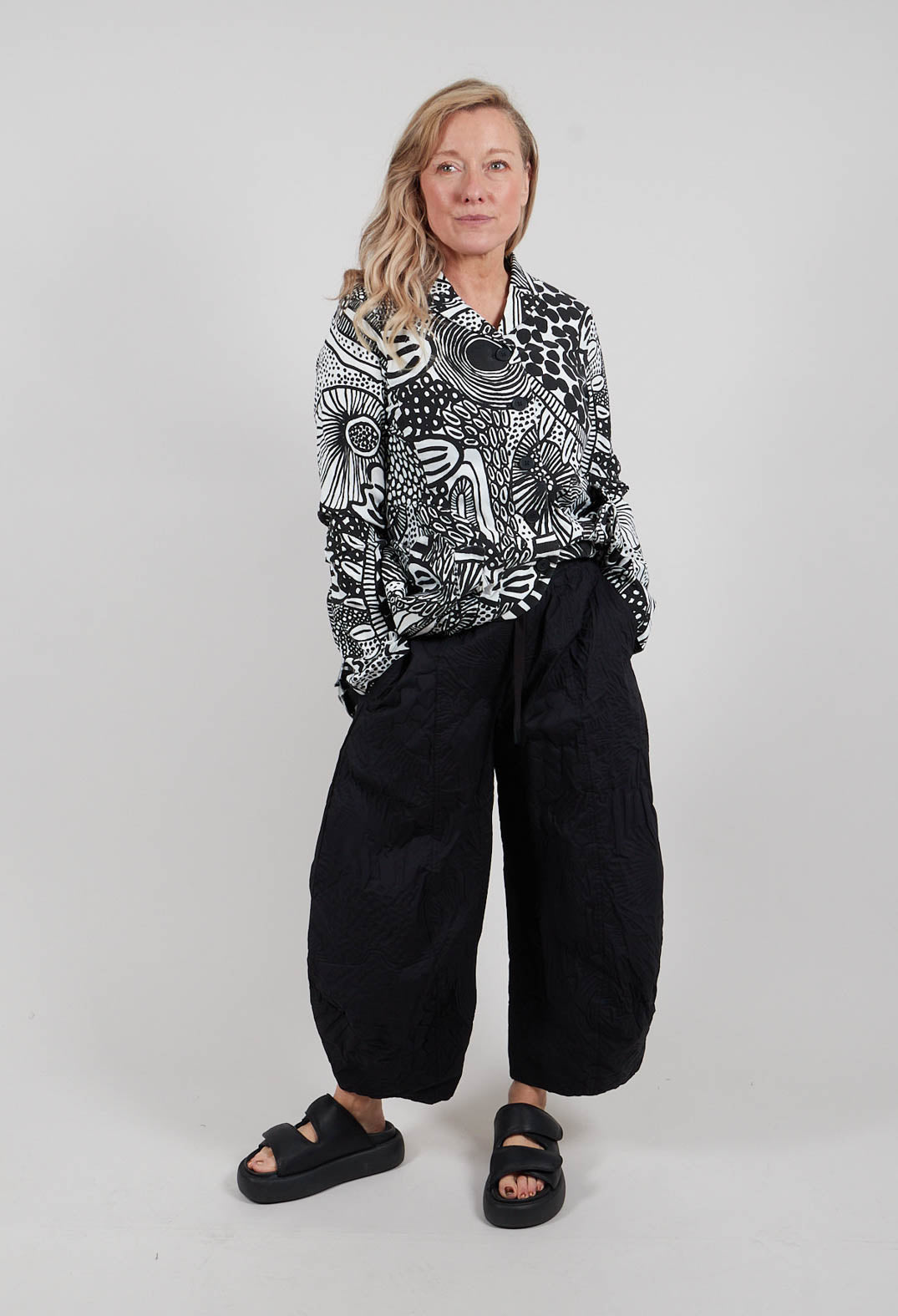 Balloon Leg Trousers in Black Poplin Print - 3420104