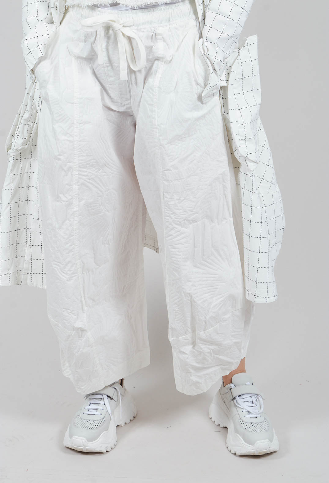 Balloon Leg Trousers in Off White Poplin Print - 3420104