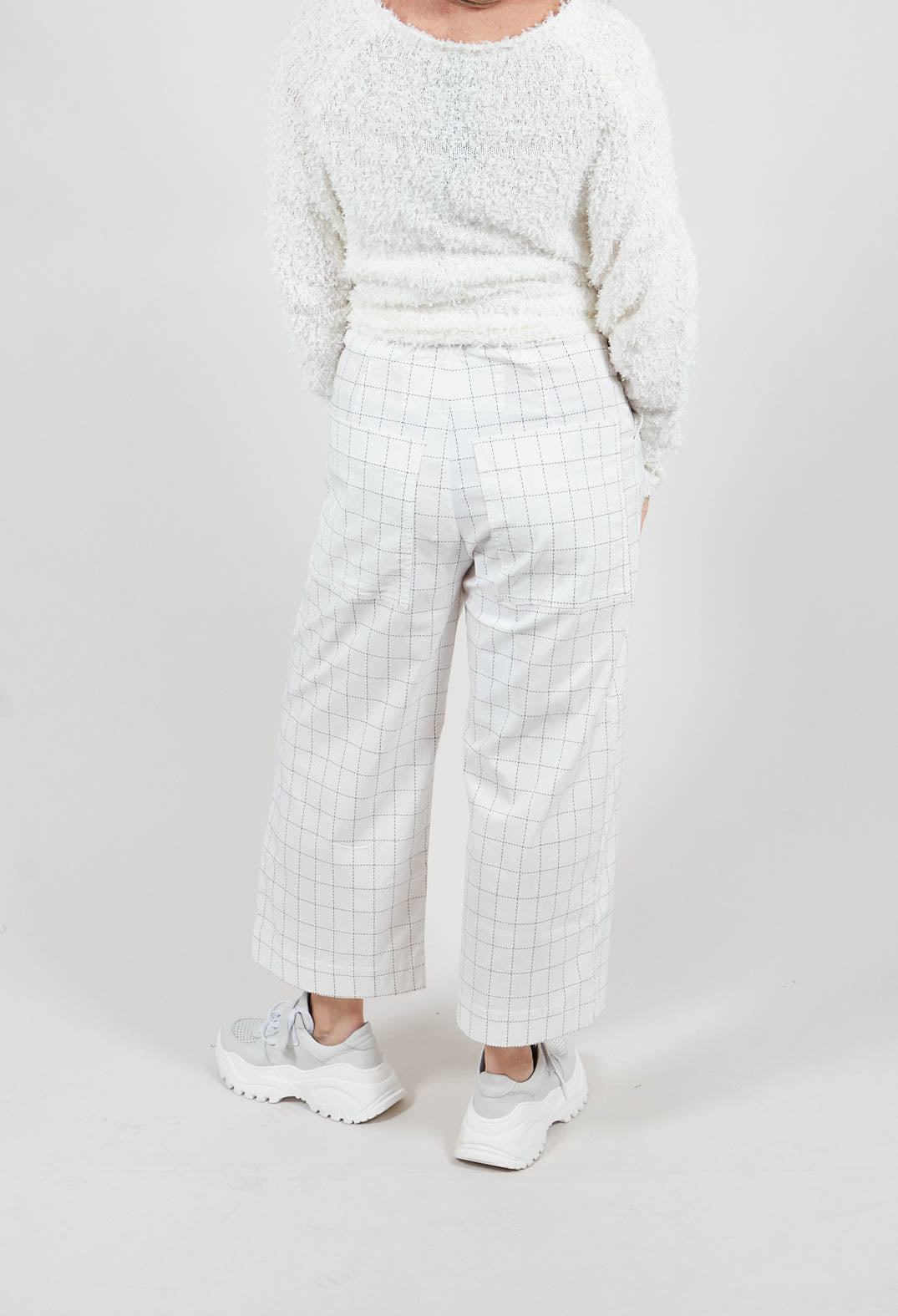Cropped Leg Trousers in Off White Check - 3440103