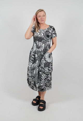 Short Sleeve Dress in Black Print - 3440910