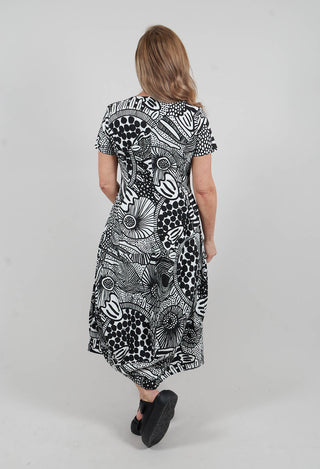 Short Sleeve Dress in Black Print - 3440910