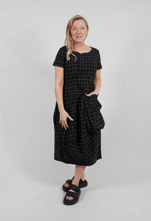 Short Sleeve Dress in Black Check - 3440910