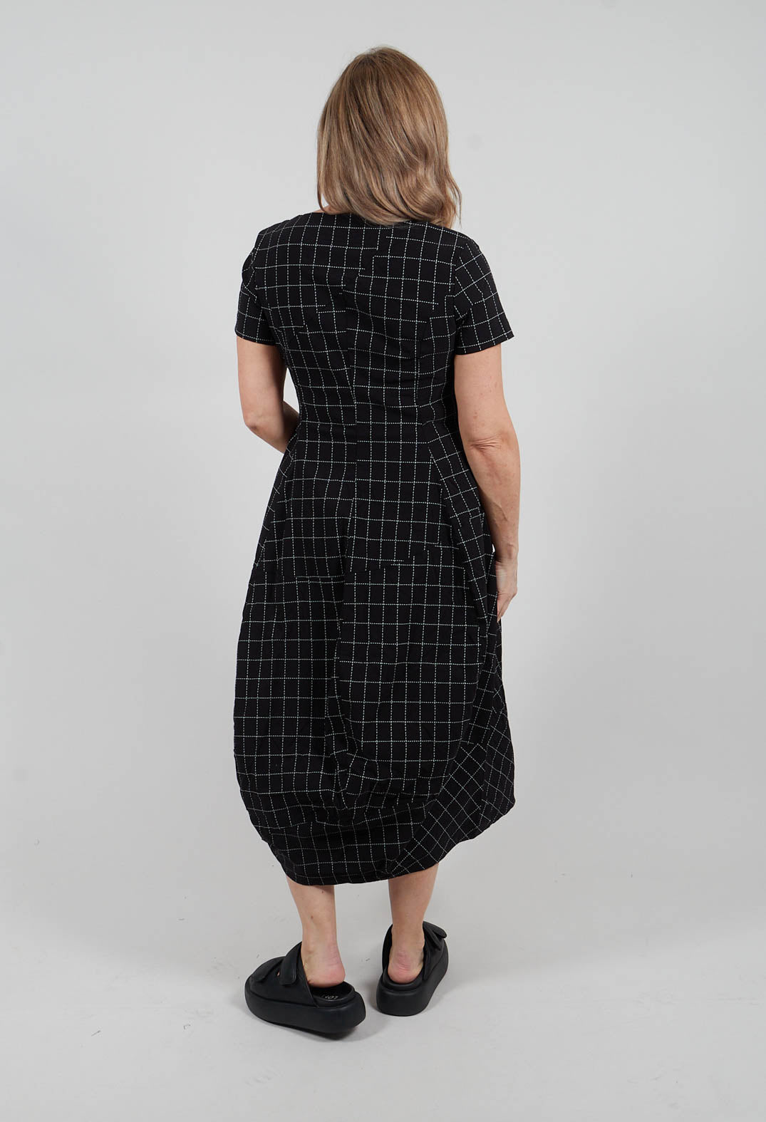 Short Sleeve Dress in Black Check - 3440910