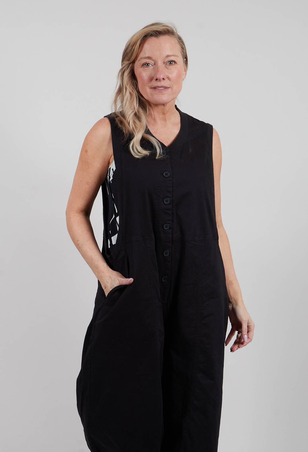 Sleeveless Jumpsuit in Black - 3491304