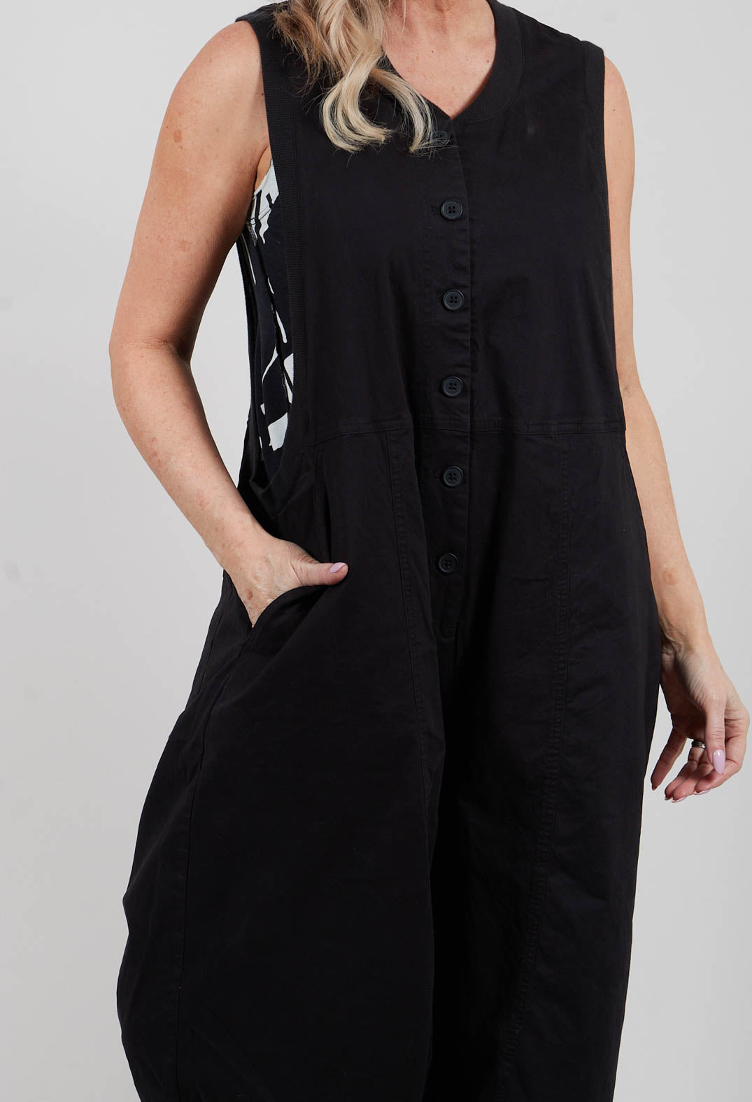 Sleeveless Jumpsuit in Black - 3491304