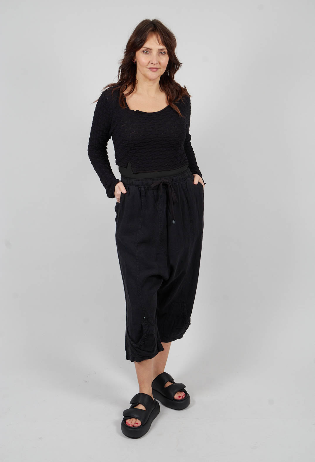 Linen Drop Crotch Trousers in Black - 3540114