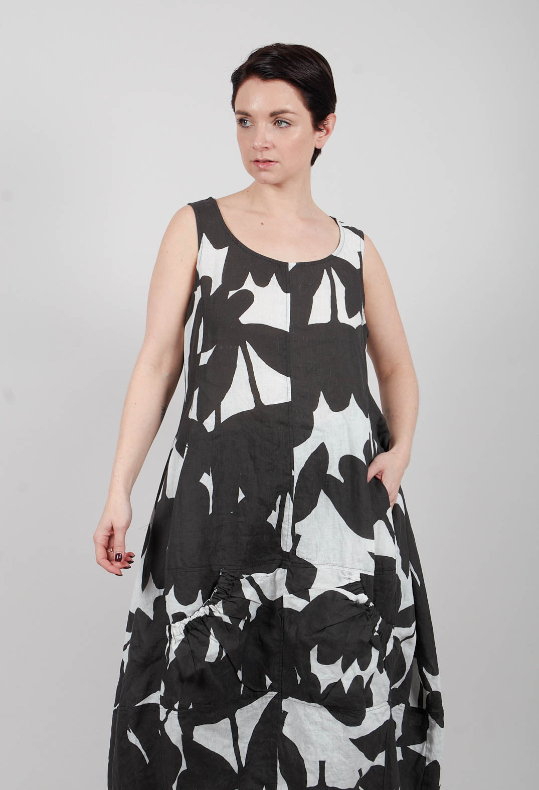 Linen Sleeveless Dress in Black Print - 3550902