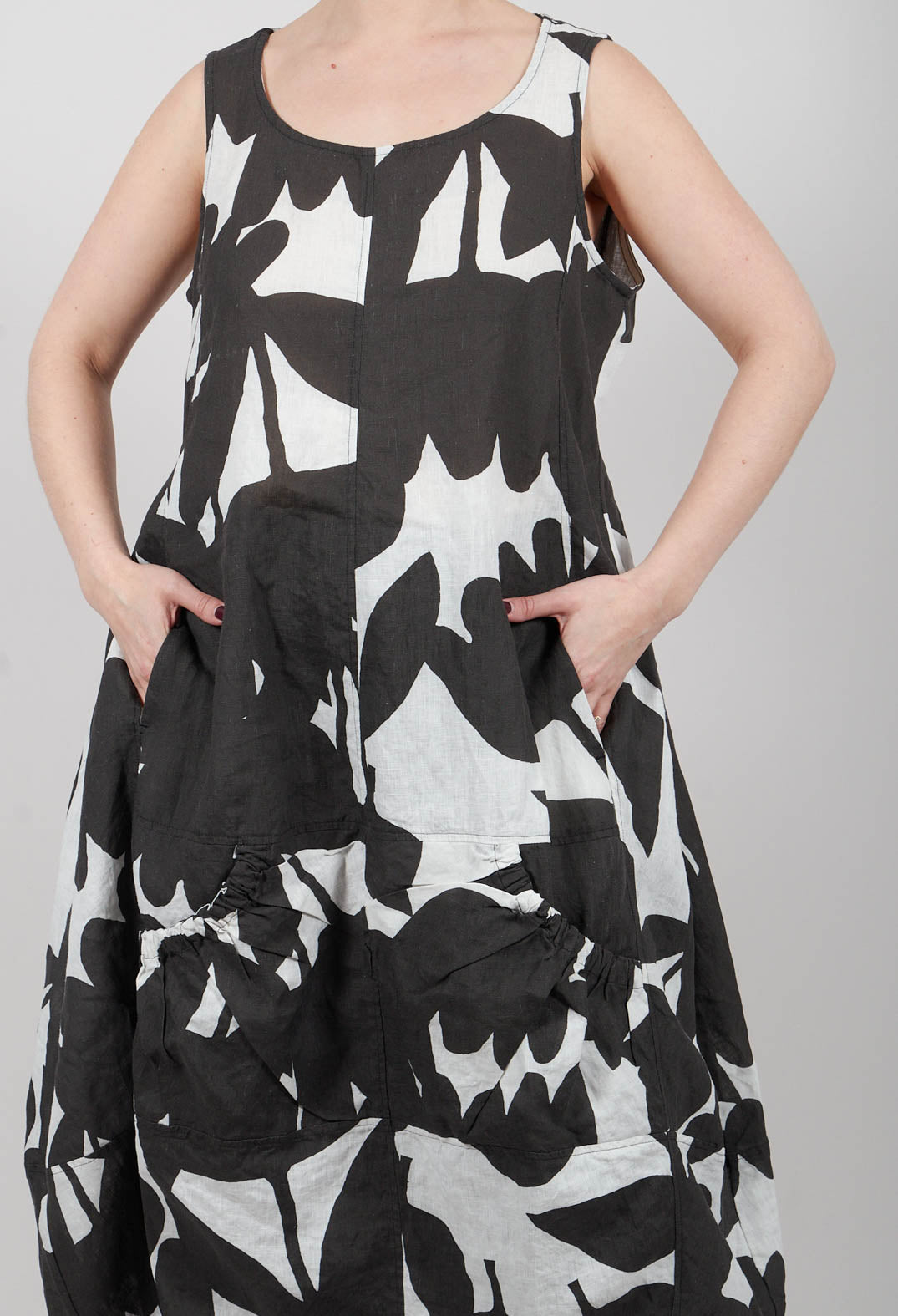 Linen Sleeveless Dress in Black Print - 3550902