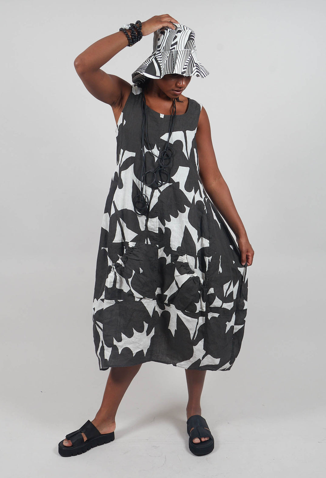 Linen Sleeveless Dress in Black Print - 3550902