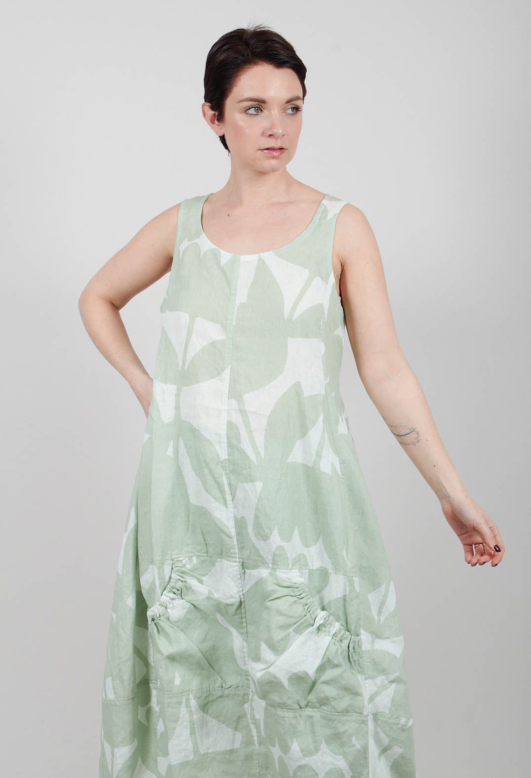 Linen Sleeveless Dress in Lime Print - 3550902