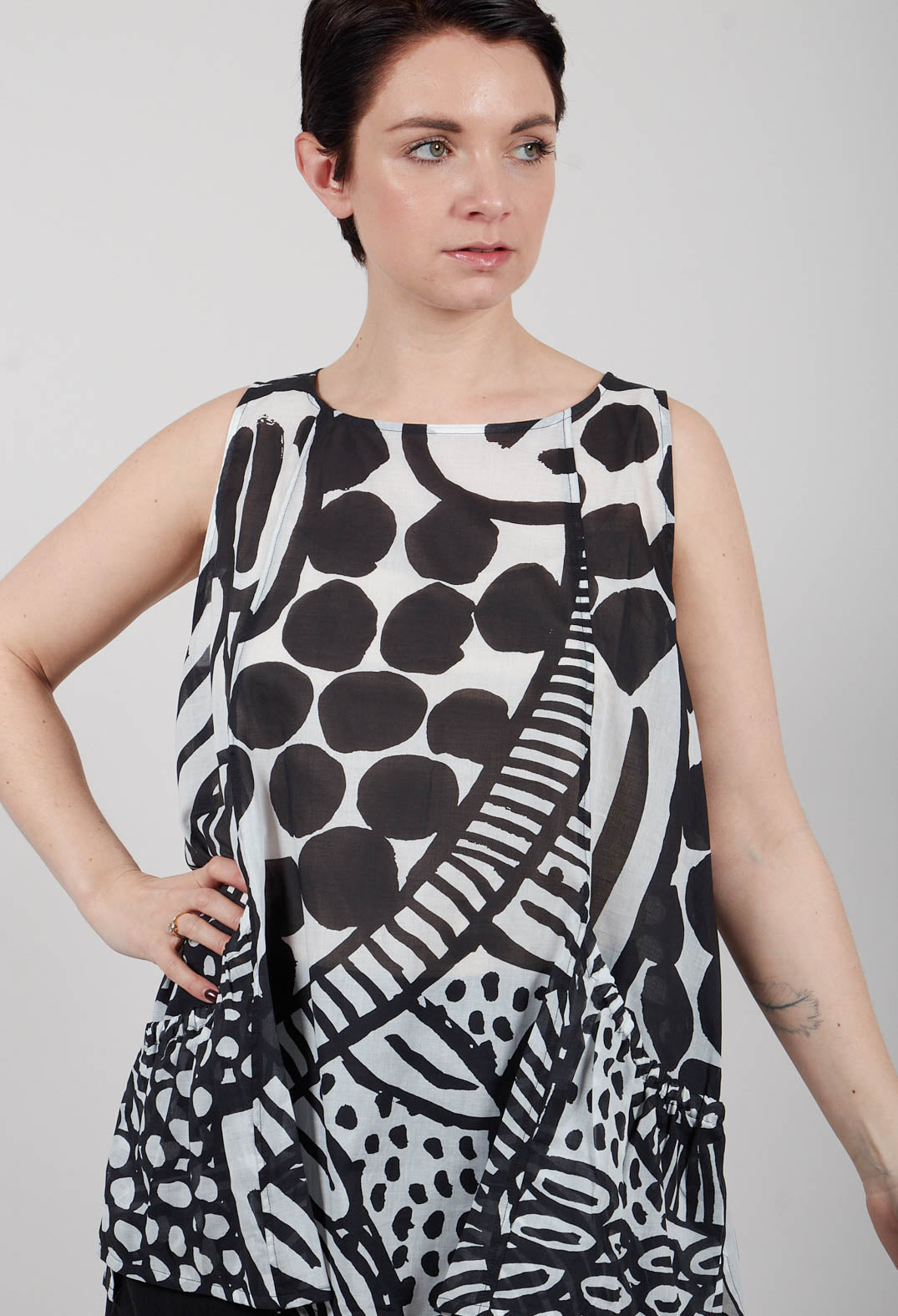 Sleeveless Top in Black Print - 3600802