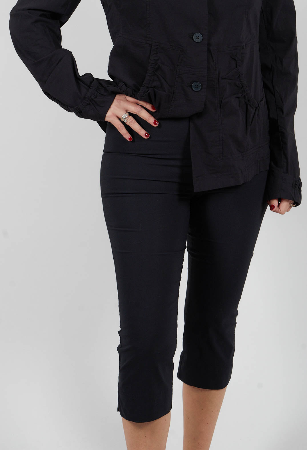Slim Cropped Trousers in Black - 3630108