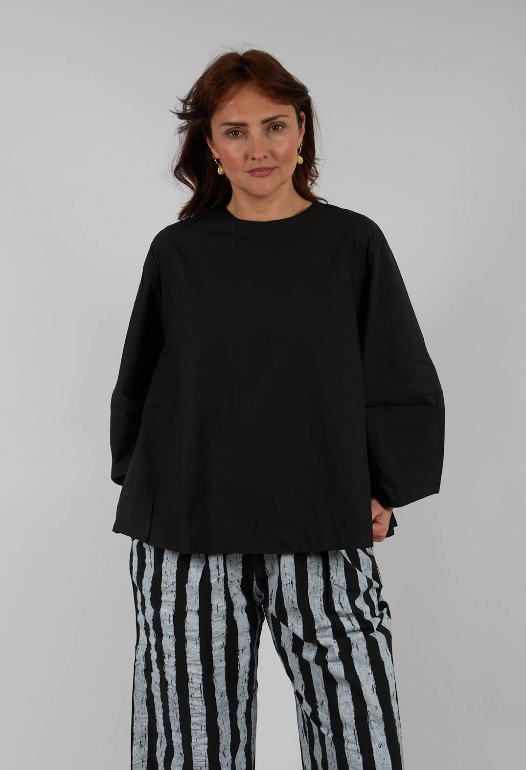 Cotton Cropped Flare Blouse in Black