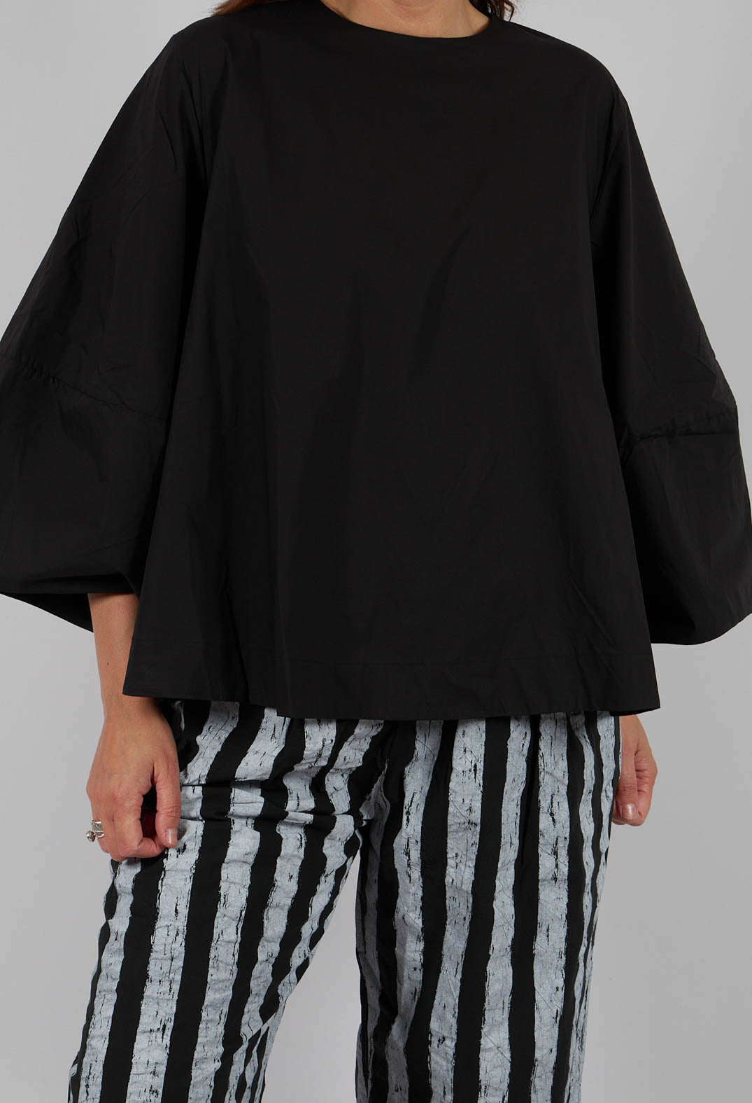 Cotton Cropped Flare Blouse in Black