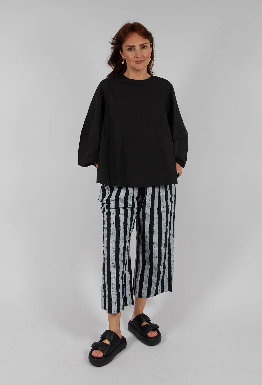 Cotton Cropped Flare Blouse in Black