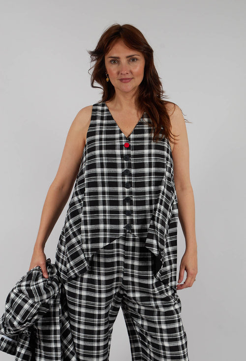 Plaid Hi-Low Vest in Black and White Quadro
