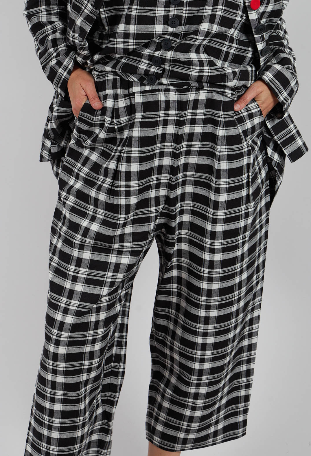 Plaid Elastic Waist Trousers in Black and White Quadro