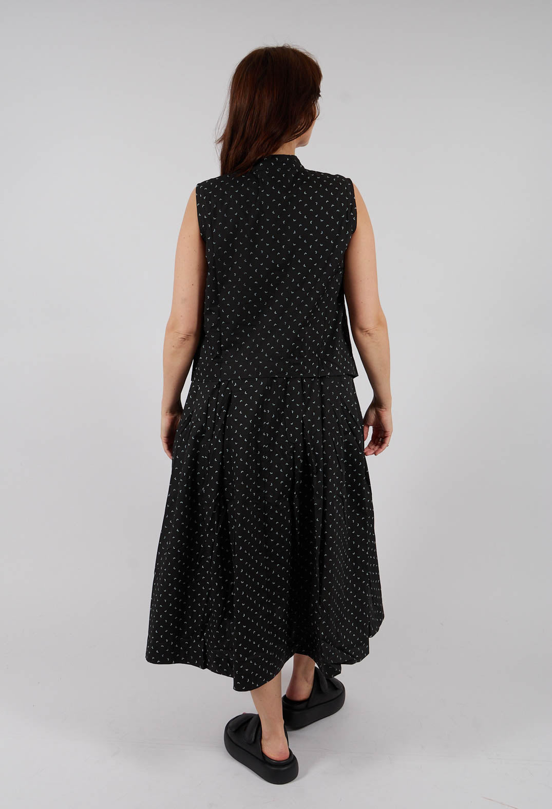 Cotton Sleeveless Pleat Midi Dress in Leaves Print