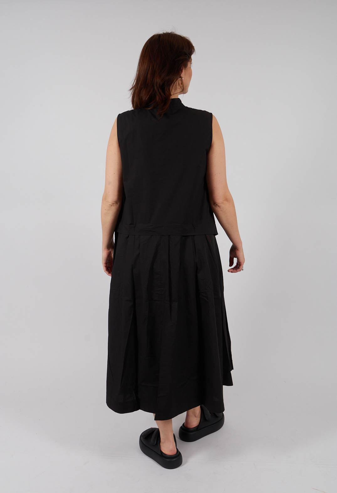 Cotton Sleeveless Pleat Midi Dress in Black