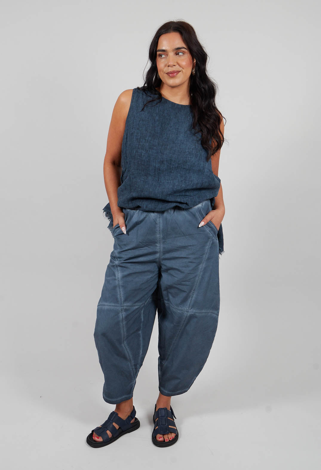 Barrel Seamed Trousers in Indigo