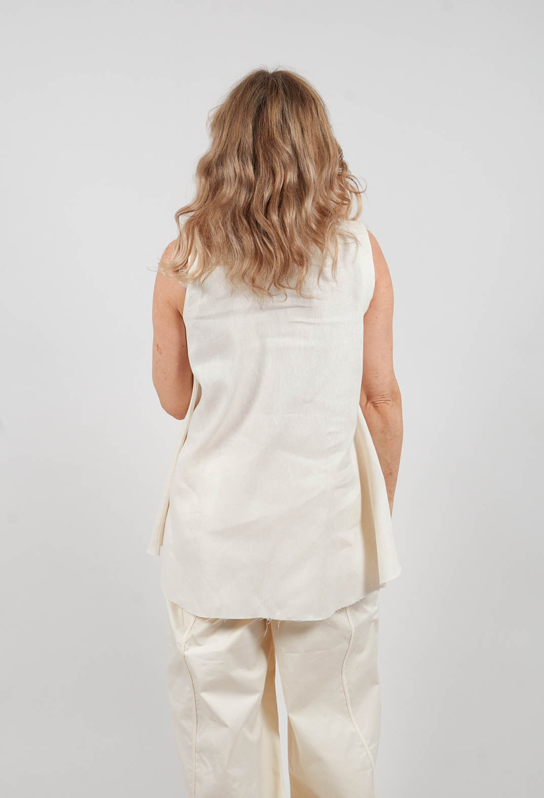 Sleeveless Vest in Natural