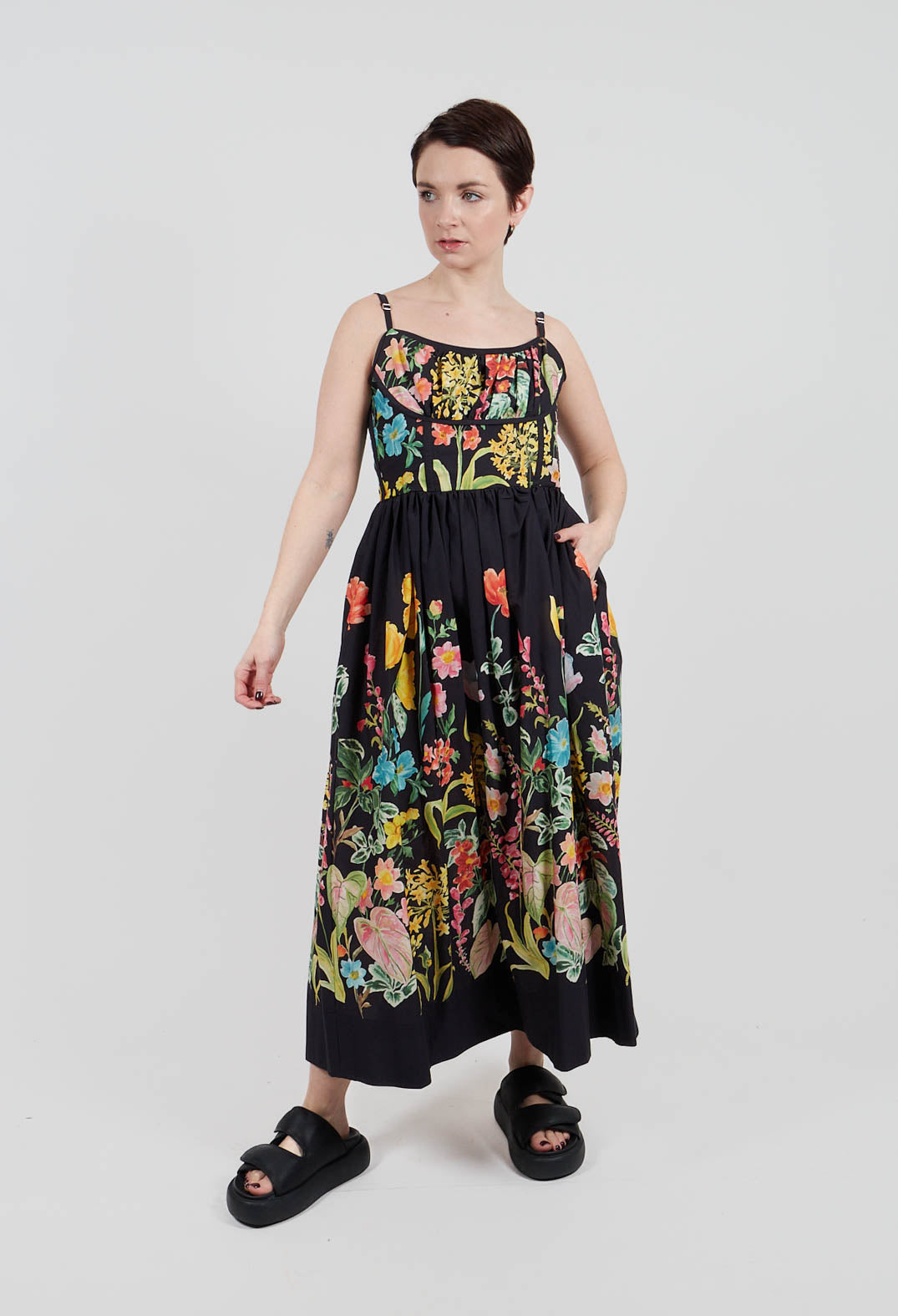 Tarante Dress in Botanico Fondo Nero