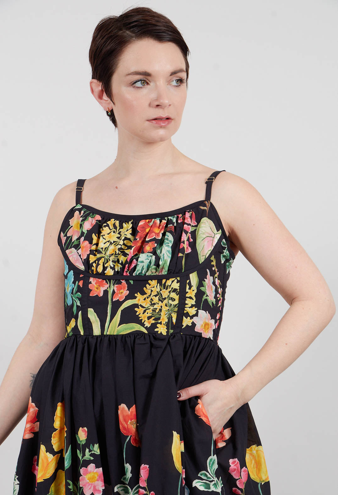 Tarante Dress in Botanico Fondo Nero