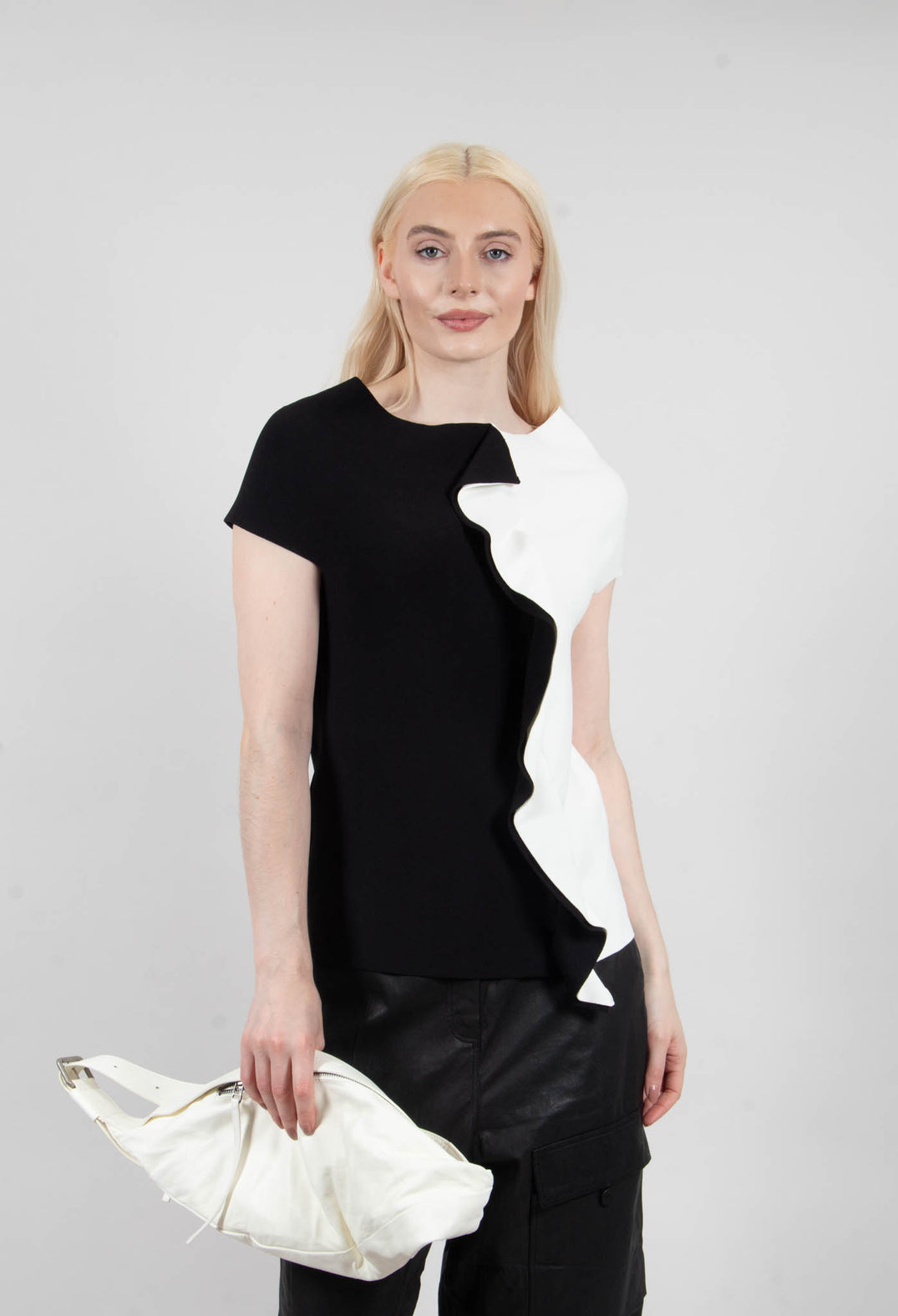 Daisy Sweater in Nero and Pomice