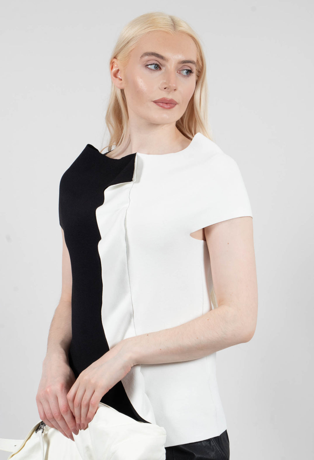 Daisy Sweater in Nero and Pomice