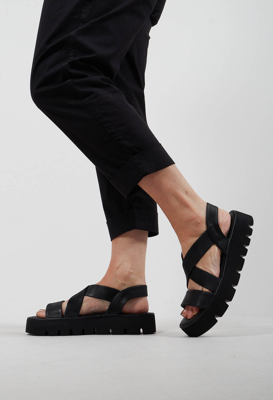 Cross Strap Sandals in Gasoline Nero