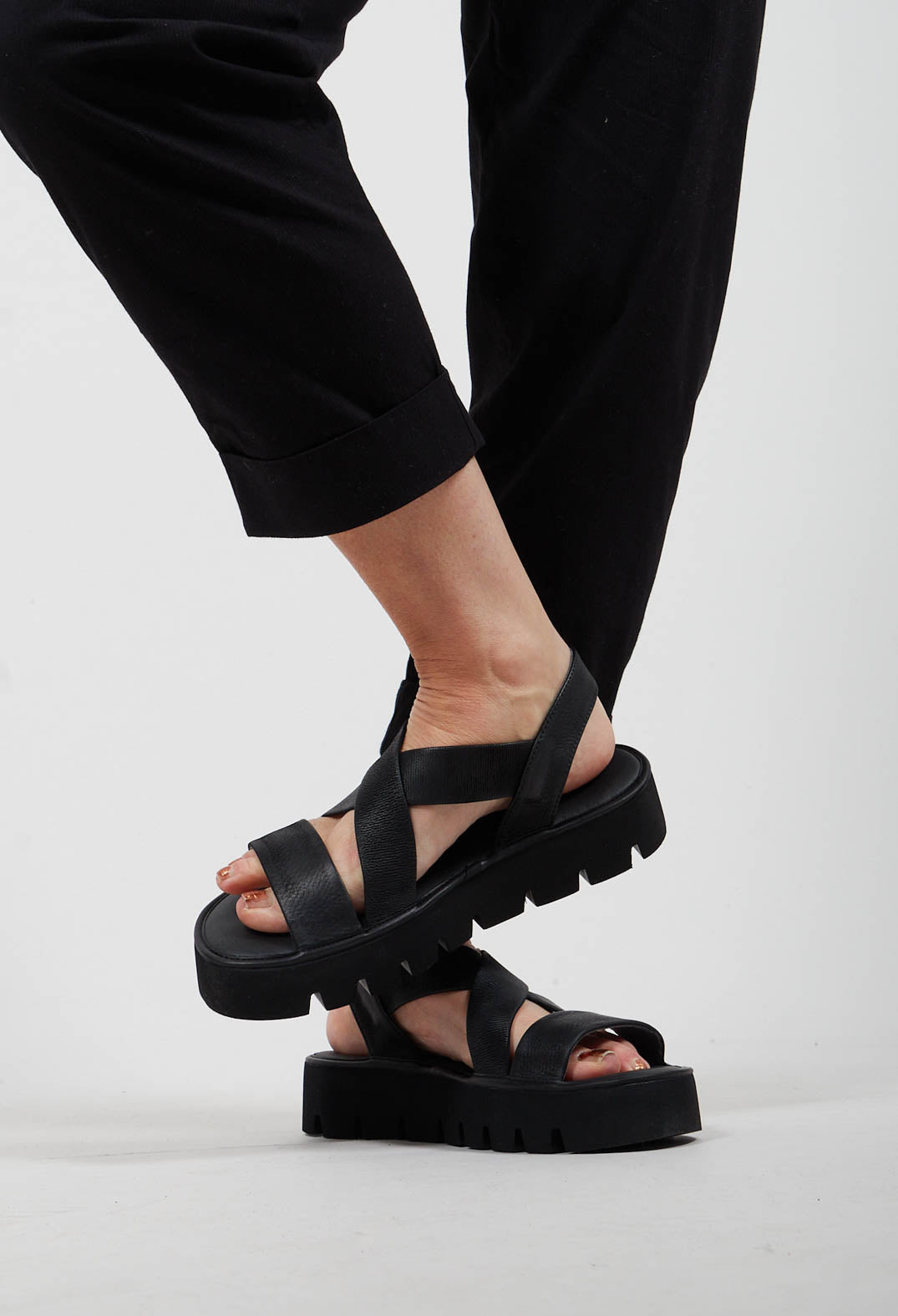 Cross Strap Sandals in Gasoline Nero