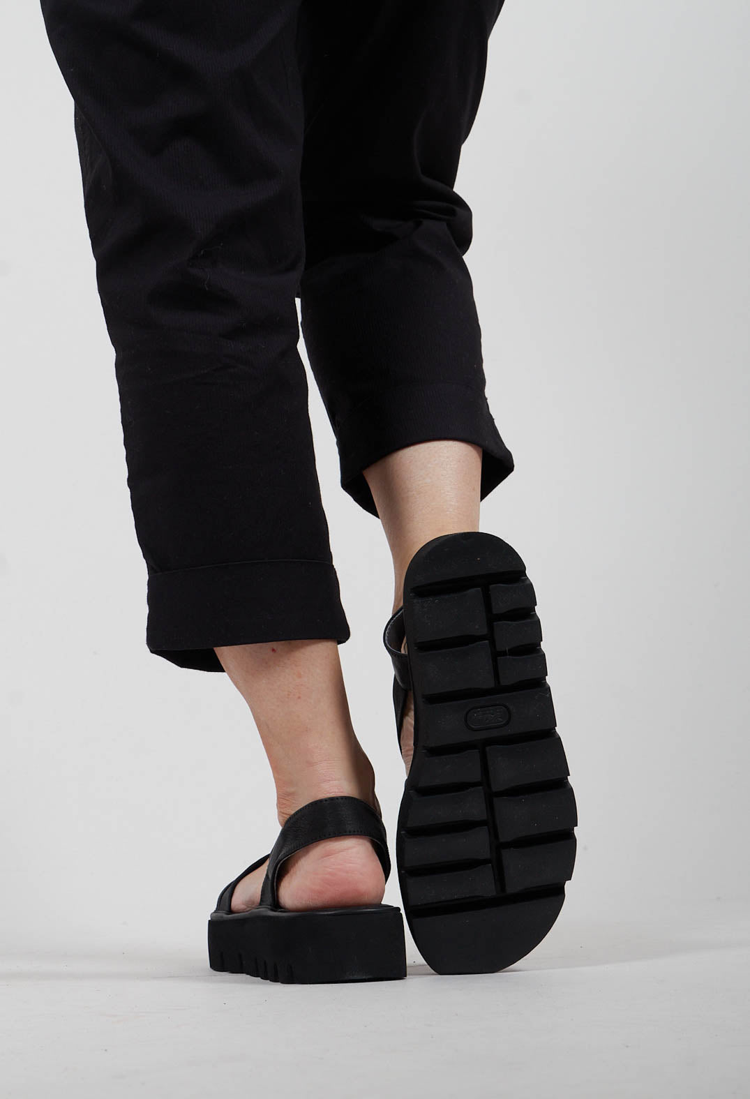 Cross Strap Sandals in Gasoline Nero