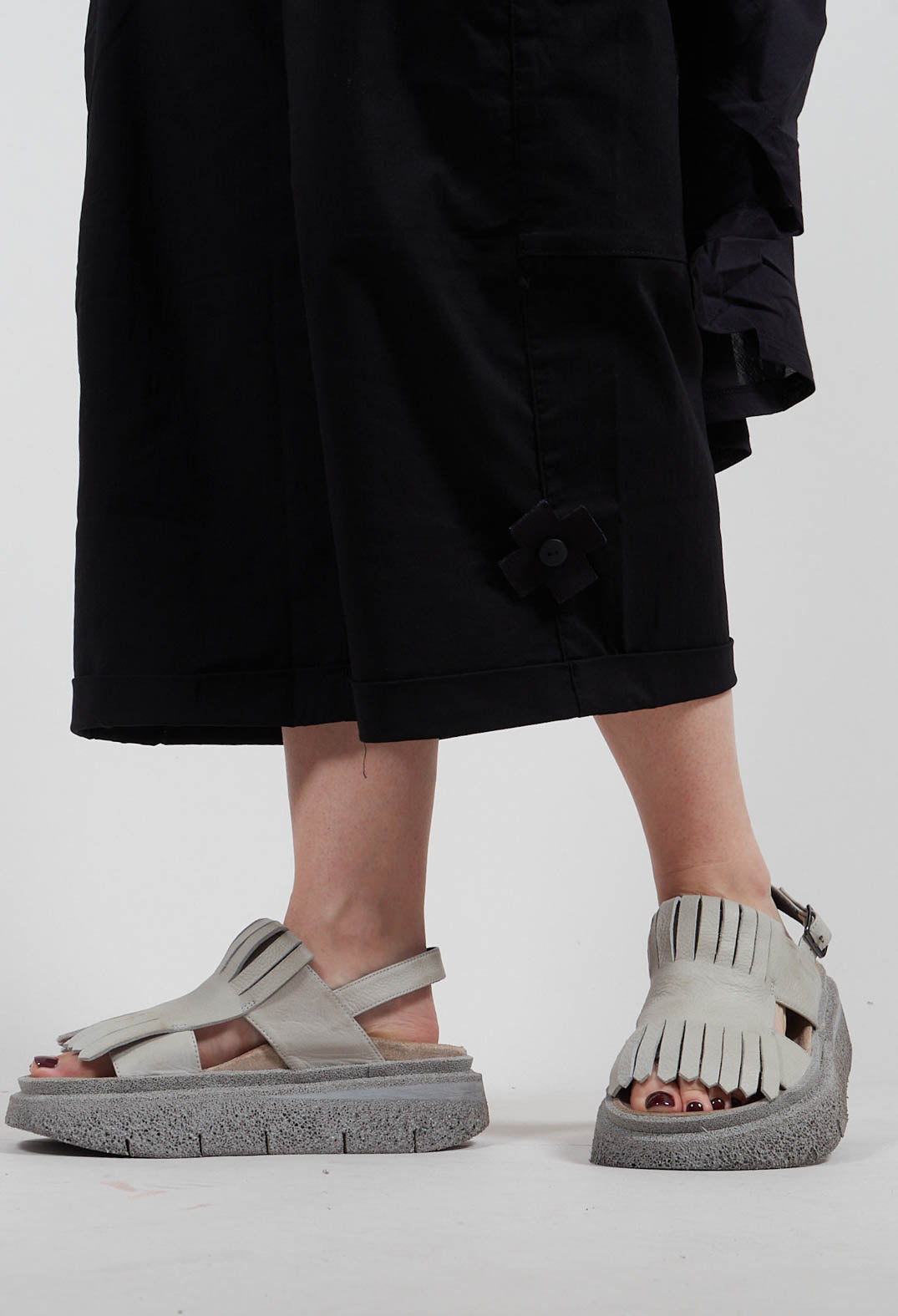 Fringed Sandals in Gasoline Perla Akoya