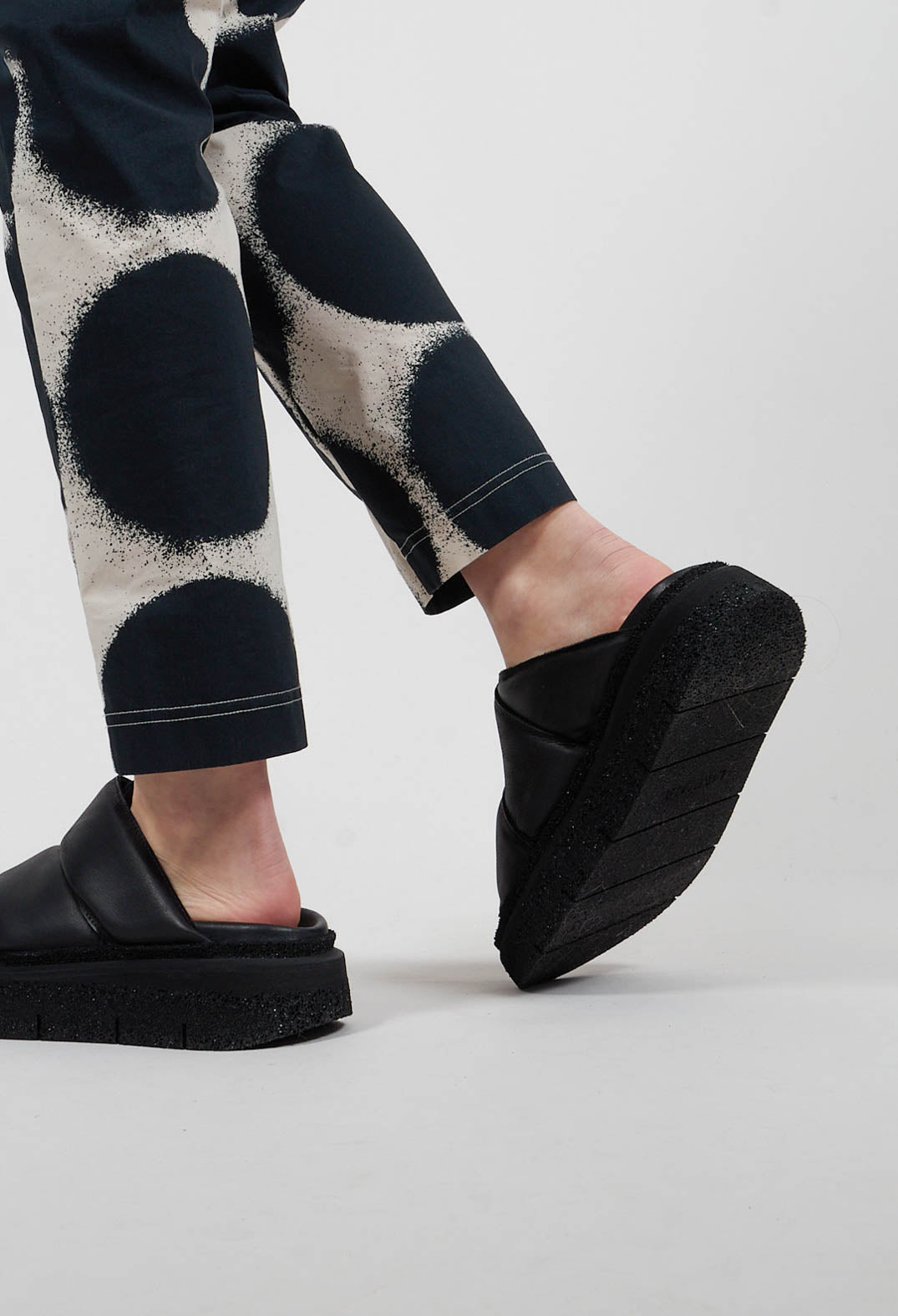 Double Cross Strap Sandals in Gasoline Nero